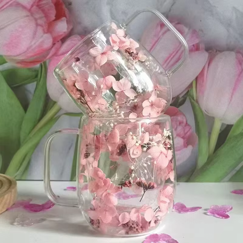 1 tasse à café en verre à double paroi avec un motif de fleurs réelles à l'intérieur, adaptée au caf