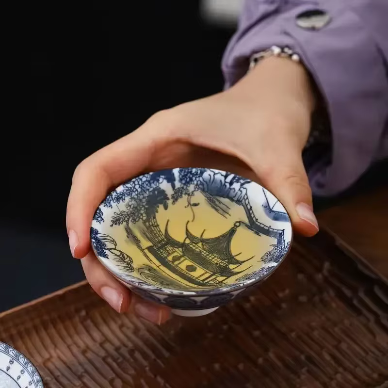 Tasse à thé en porcelaine bleue et blanche de 70ML, faite à la main, pavillon de poisson Dragon Phoe