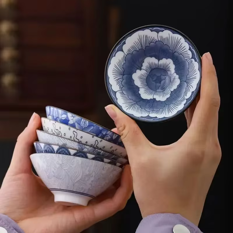Tasse à thé en porcelaine bleue et blanche de 70ML, faite à la main, pavillon de poisson Dragon Phoe