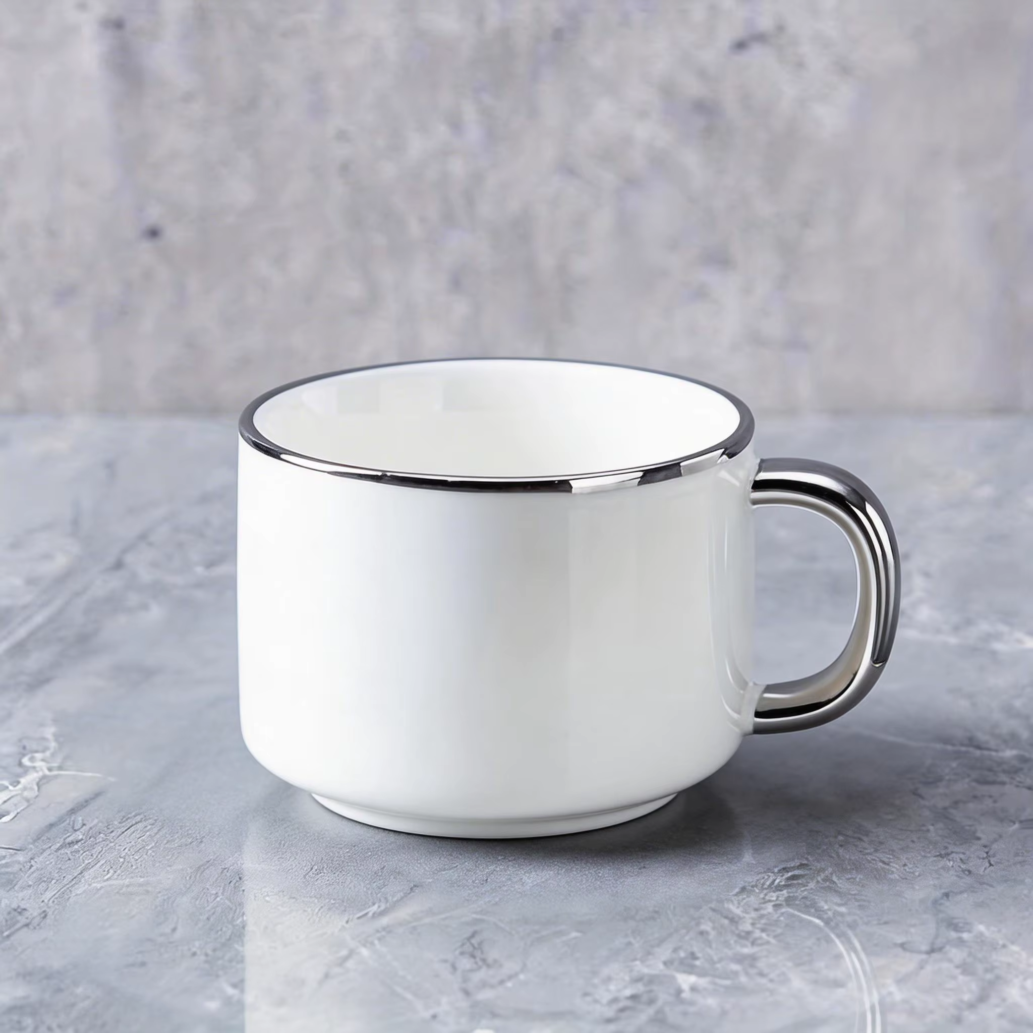 Tasse à café en céramique de 250 ml avec un élégant design à bord argenté, adaptée au café, au lait 