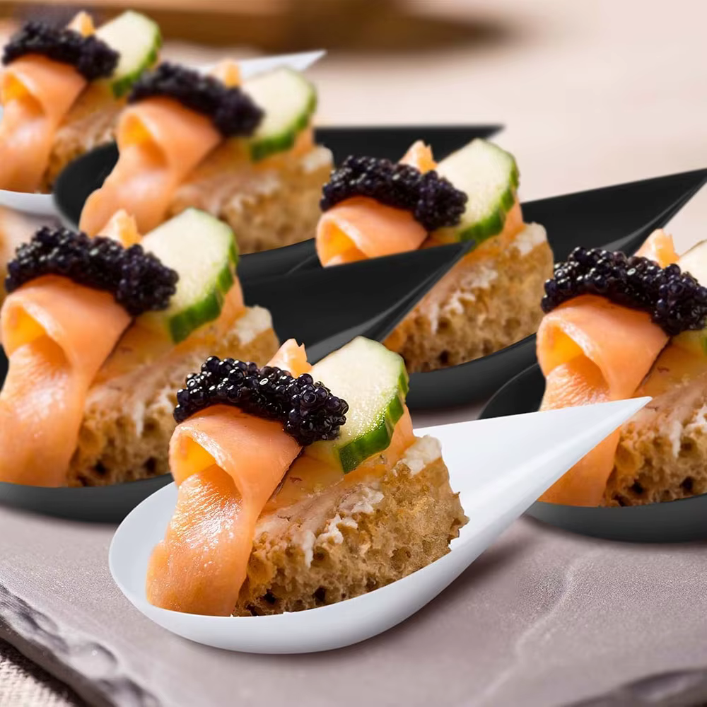 Mini-assiettes en forme de goutte d'eau, cuillères en plastique réutilisables, plats pour desserts e