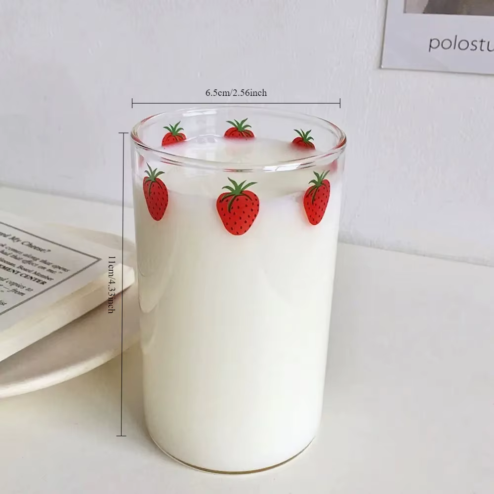 1pc Tasse en verre mignonne à motif fraise avec paille 300ml, Tasse à eau transparente créative, Tas