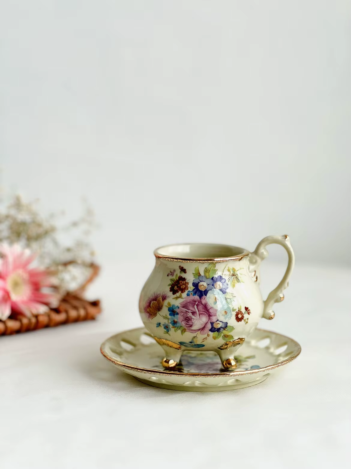 Tasse florale à quatre pattes de style cour rétro, grand ventre avec fils amples, tasse à café dorée
