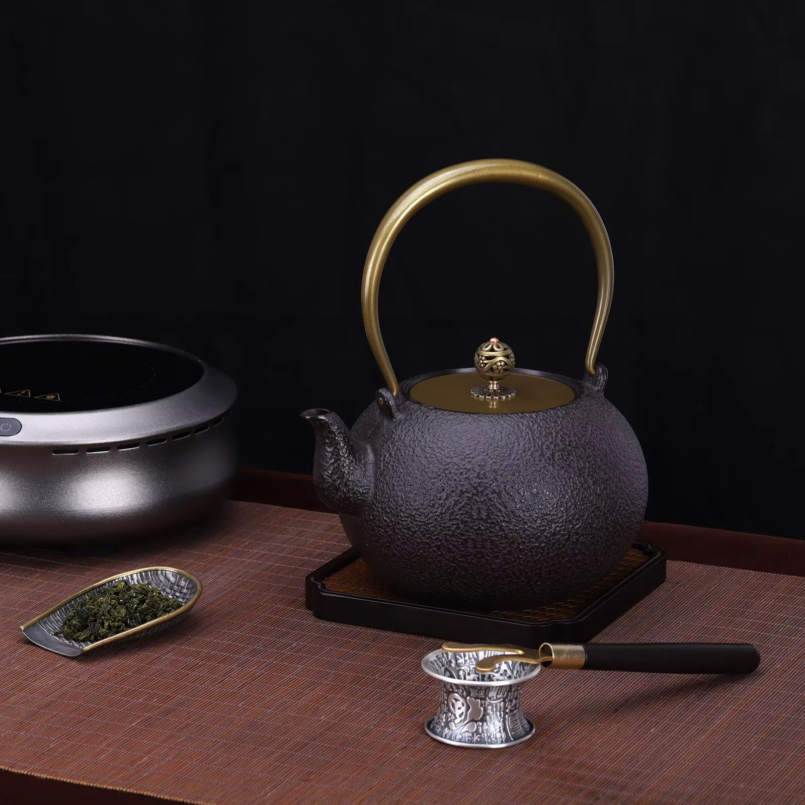 Théière traditionnelle exquise avec chauffage uniforme, bouilloire à thé, théière pour cuisinière, r