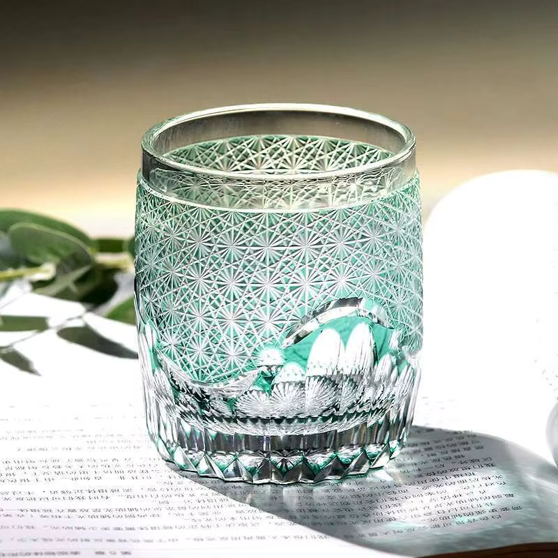 Haut japonais Edo Kiriko, sculpture à la main, verre à whisky en cristal, chrysanthème vert, vague d
