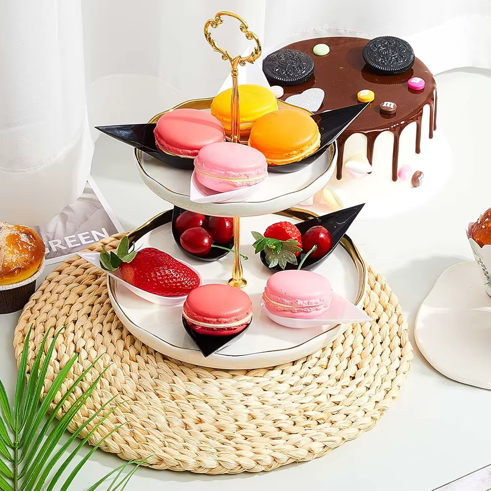 Mini-assiettes en forme de goutte d'eau, cuillères en plastique réutilisables, plats pour desserts e