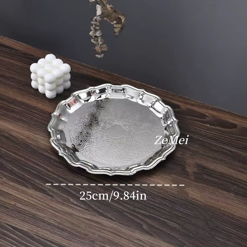 Assiette à gâteau de style européen, plateau à café en métal avec texture florale sculptée de manièr