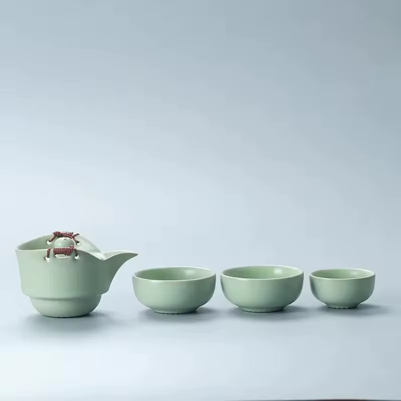 Service à thé de voyage au four ru, tasse Kuaike bleu ciel gaiwan, un pot trois tasses, service à th