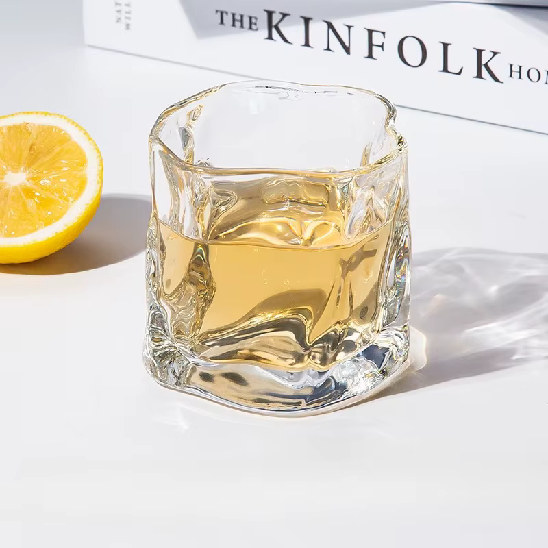 Tasse en verre torsadé pour whisky Transparent papillon, tasse d'eau de haute beauté, verre de bière