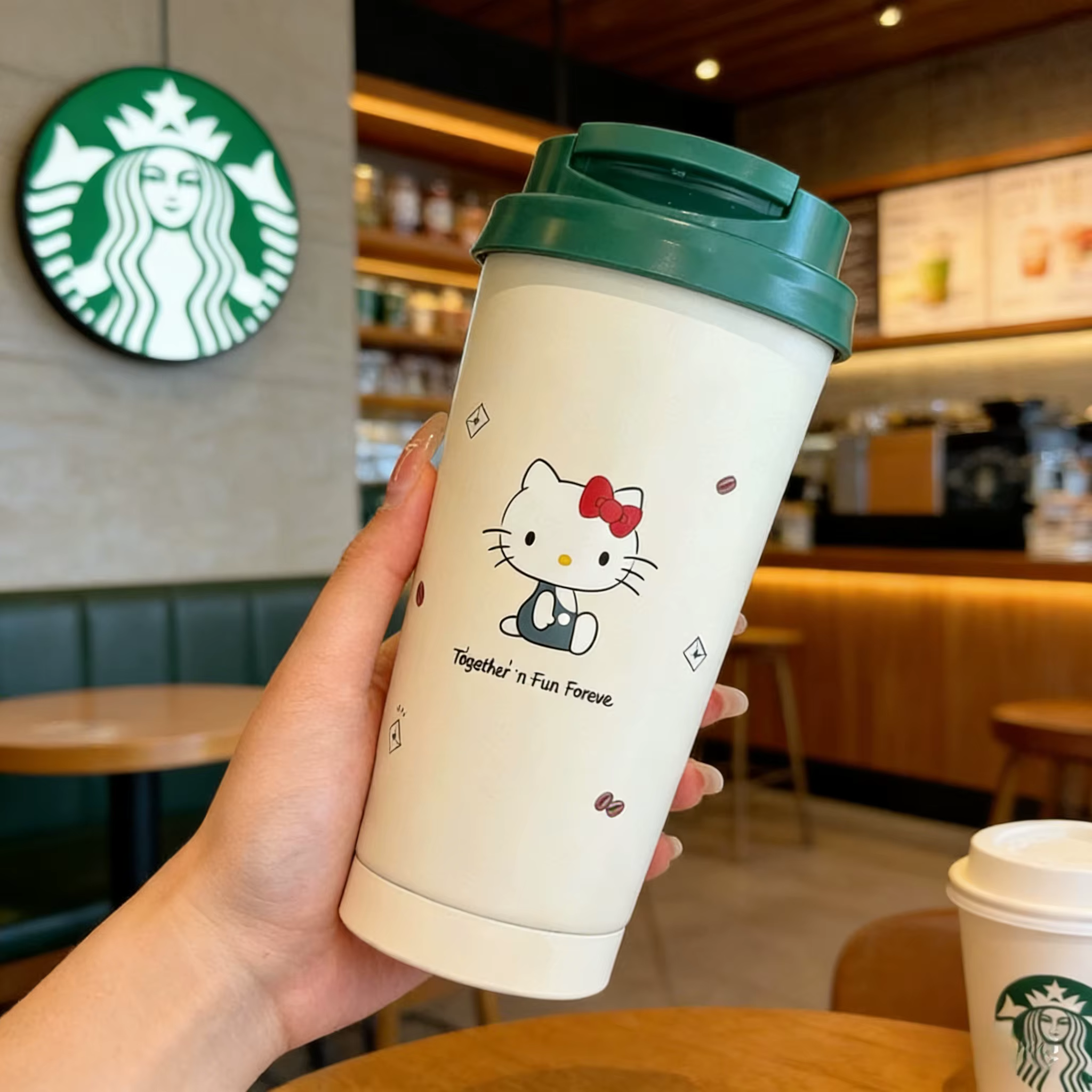 Starbucks 2025 Nouveau Gobelet Isotherme en Acier Inoxydable Hello Kitty Sanrio Édition Limitée à Do