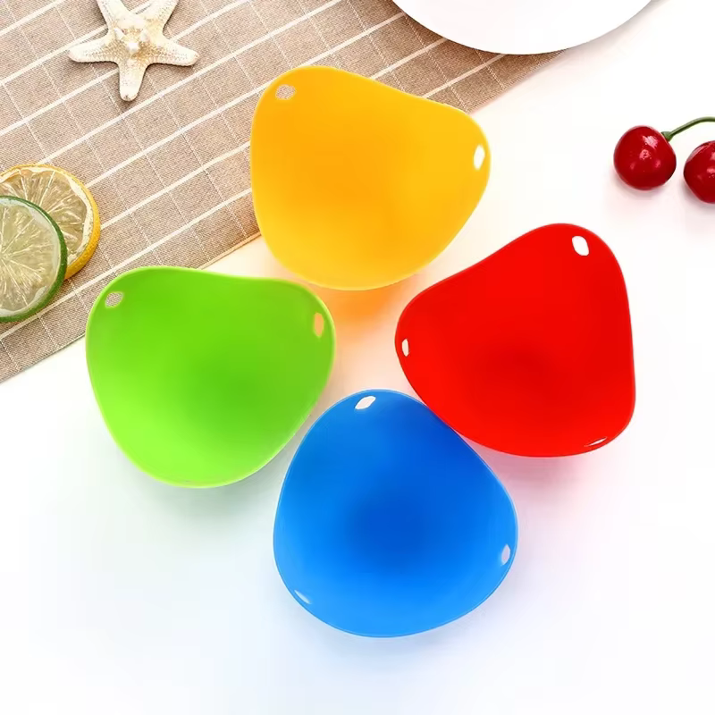 4 pièces ensemble Flexibe Silicone poacher à œufs cuisinier poach dosettes outil de cuisine cuisson