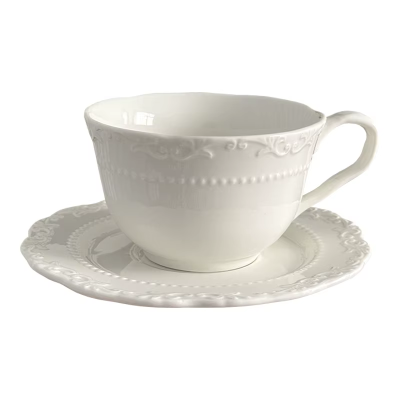 Ensemble de tasses à café et assiettes à fleurs en relief, lumière française de luxe, tasse en céram