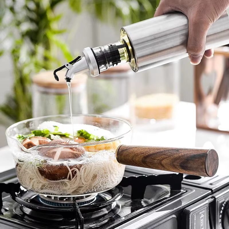 Pot à lait en verre avec manche en bois