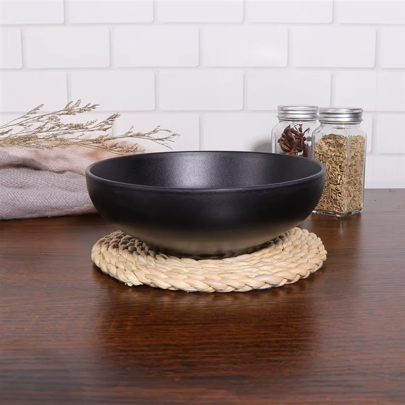 Filles à soupe japonaise pour servir la salade