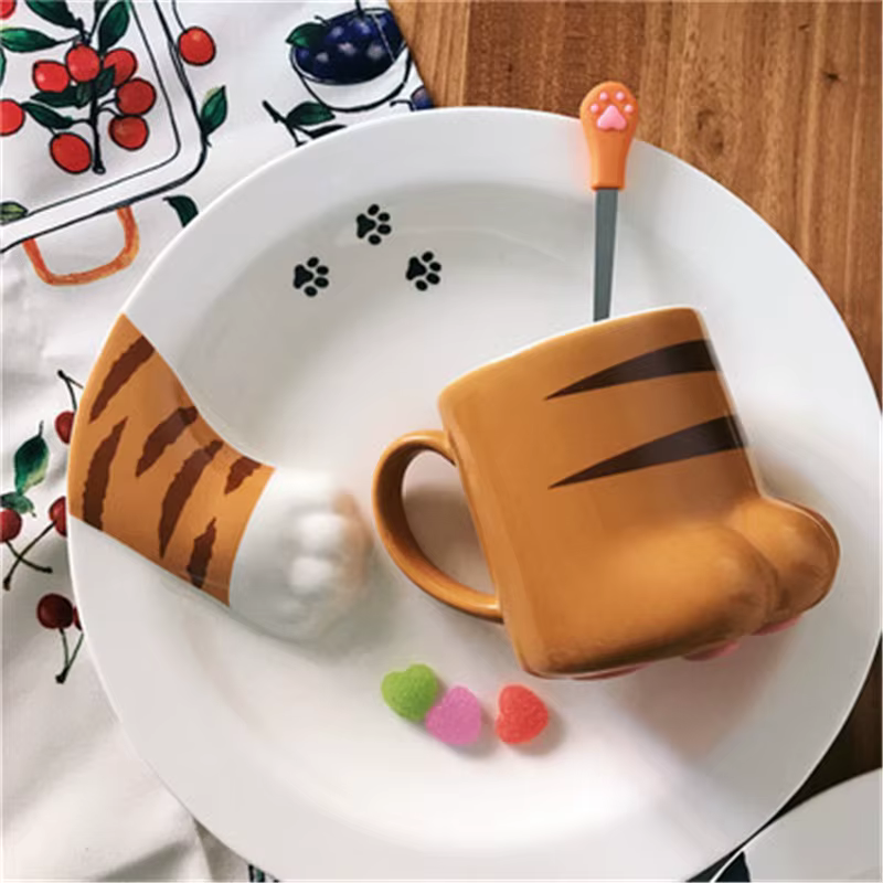 Tasse en porcelaine créative avec pattes de chat et de tigre