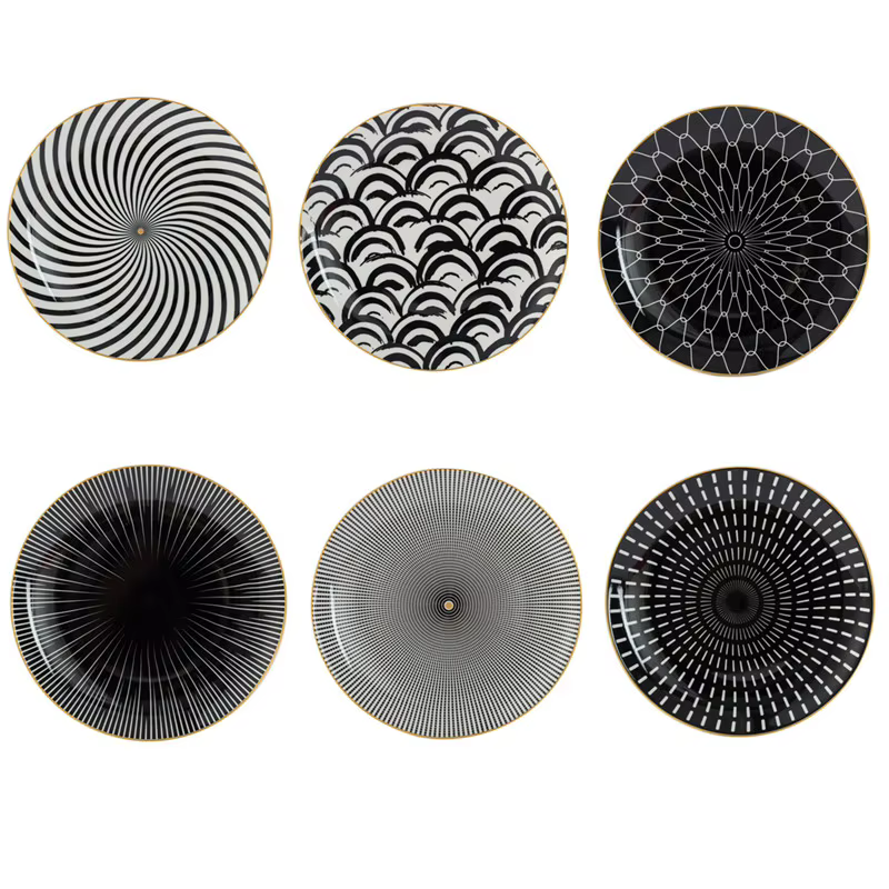 Assiette ronde avec incrustation dorée