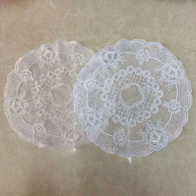 Napperon brodé en dentelle française ronde