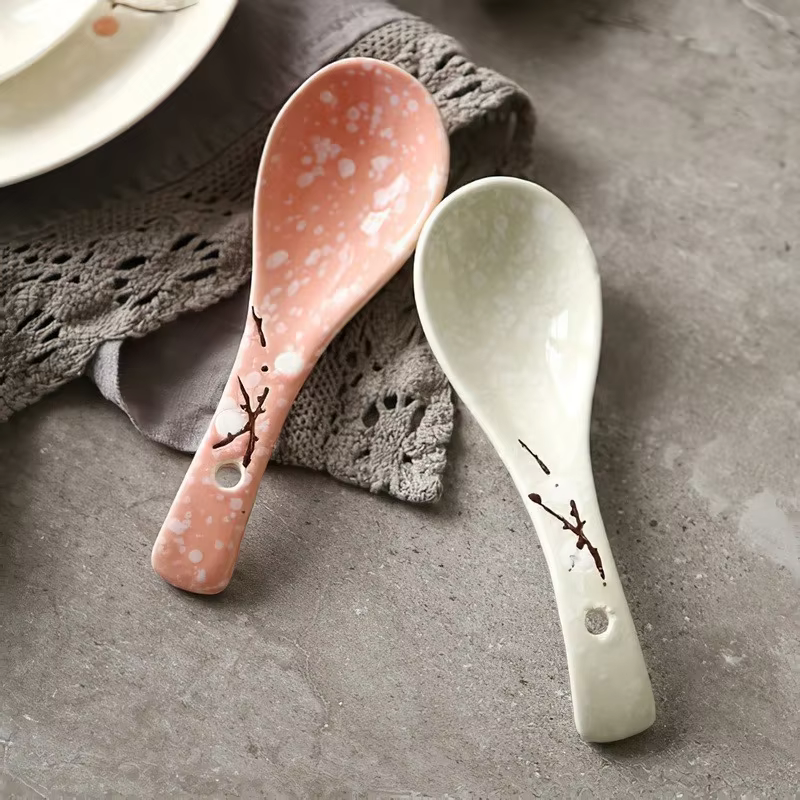 Ensemble de vaisselle en porcelaine fine (Bone China) avec cuillère
