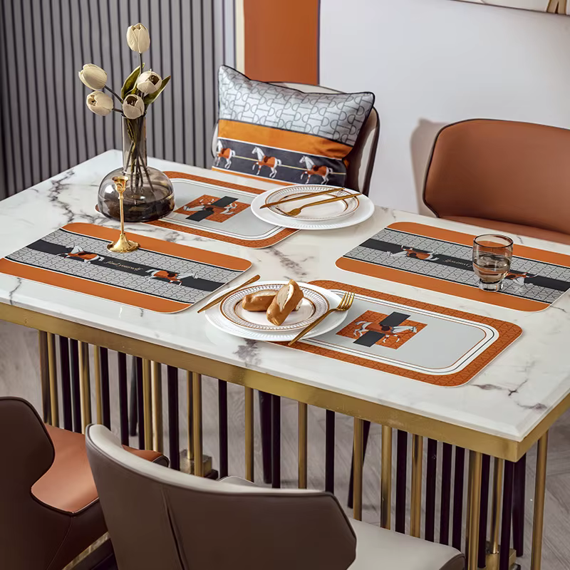 Set de 2 sets de table en forme de cheval