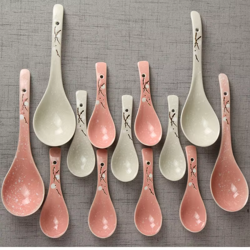 Ensemble de vaisselle en porcelaine fine (Bone China) avec cuillère