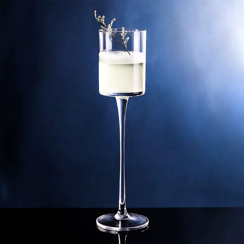 4 verres à champagne, verres à cocktail