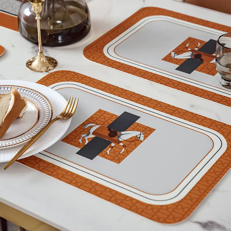 Set de 2 sets de table en forme de cheval