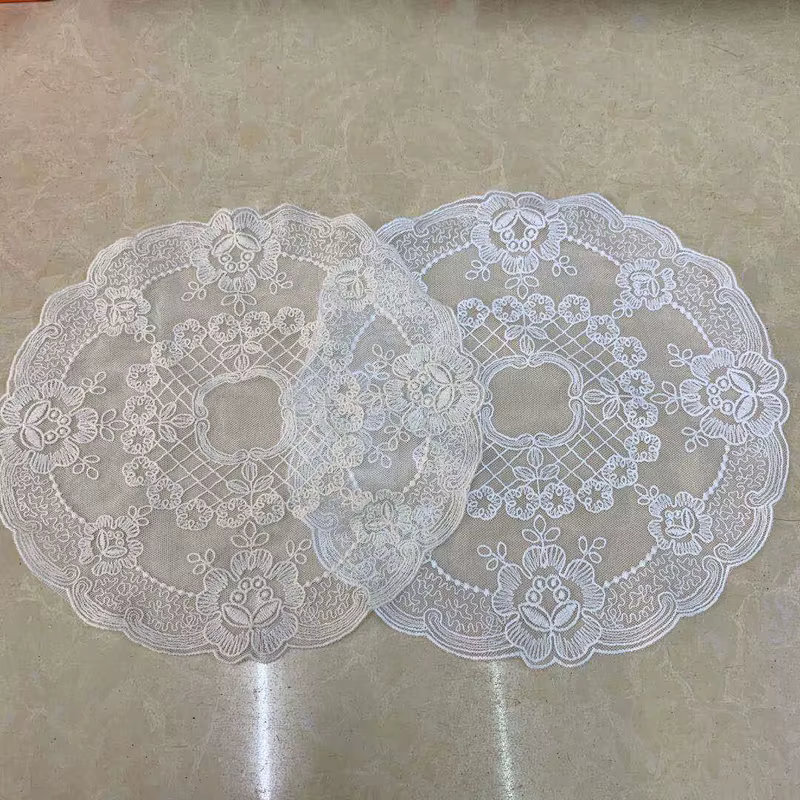 Napperon brodé en dentelle française ronde