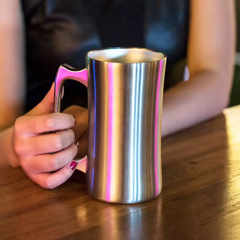 Tasse isotherme en acier inoxydable avec couvercle