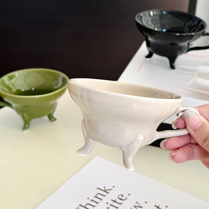 Tasse à café Tripodia en céramique exquise