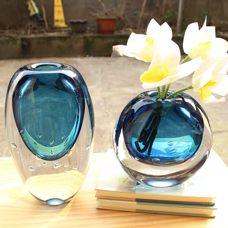 Vase en verre de cristal transparent bleu