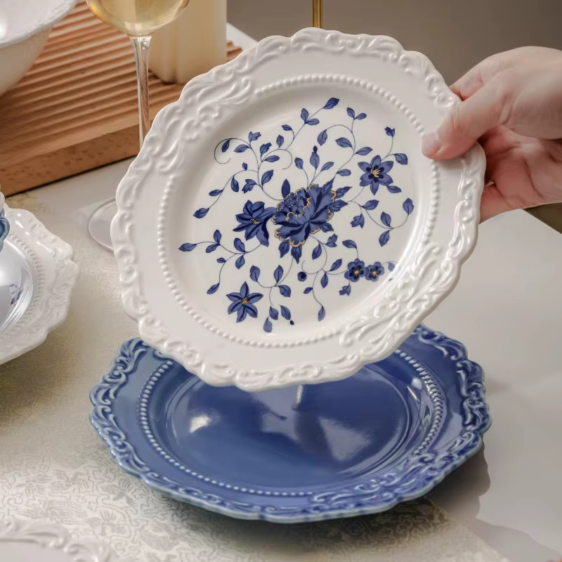 Assiette à manger occidentale en céramique, décoration de maison en Relief haut de gamme française, couleur sous glaçure