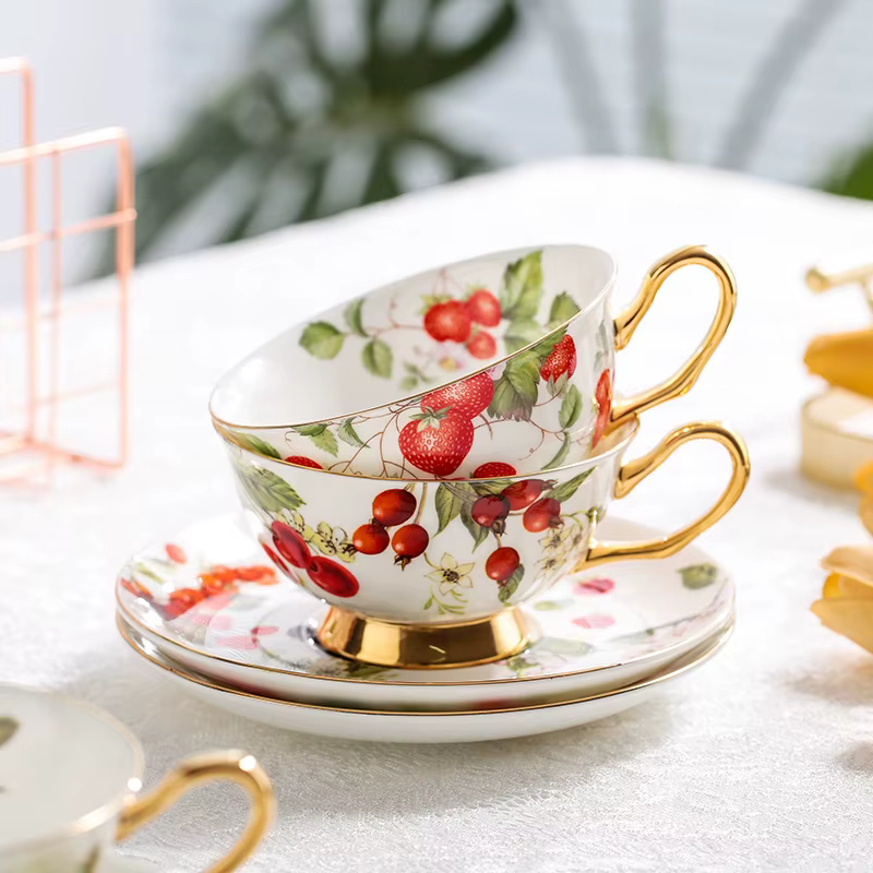 Sophia China-Tasse à café et soucoupe en porcelaine à bord doré