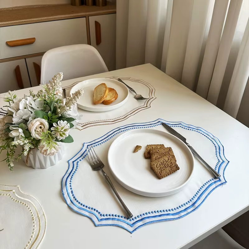 Tapis de Table en dentelle française