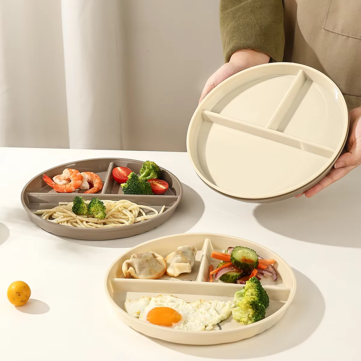 Assiette à dîner ronde divisée en plastique