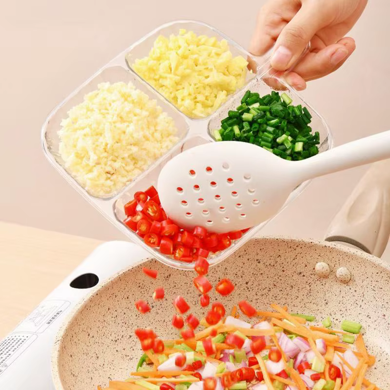 Assiettes divisées à quatre grilles