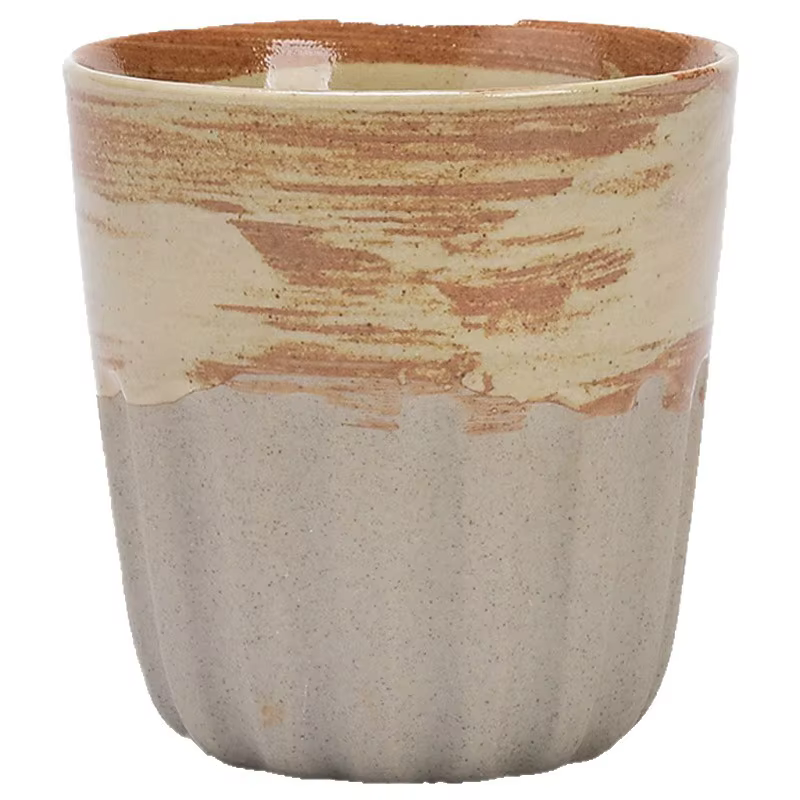 Tenir une tasse à café