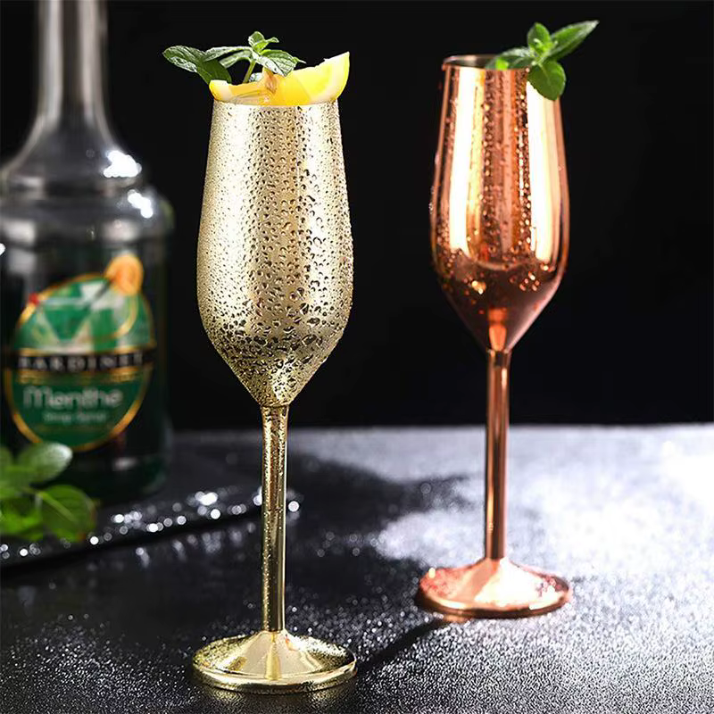 Verres à champagne élégants en acier inoxydable doré et argenté