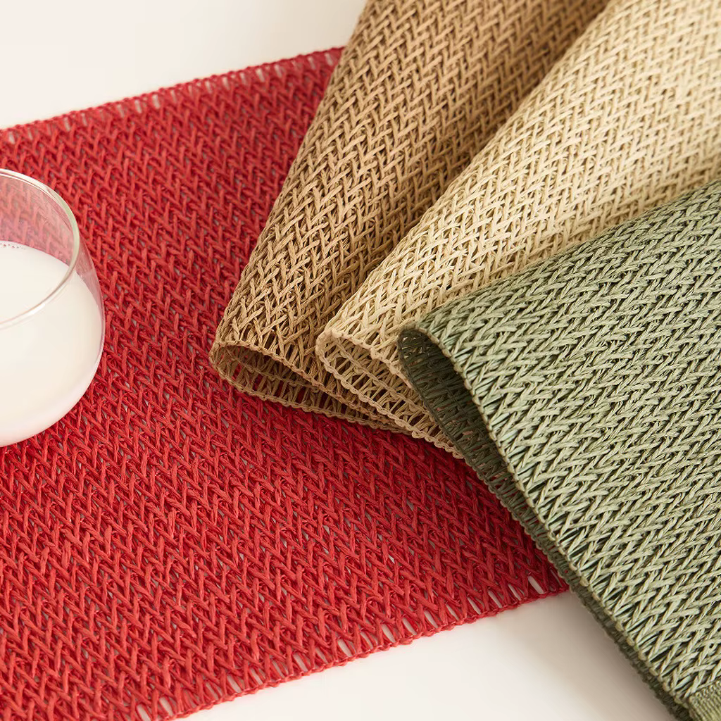 Set de table minimaliste moderne à bords effilochés