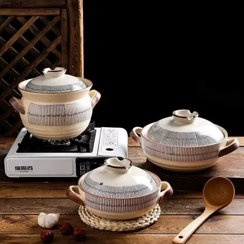 Casserole de cuisine rétro japonaise avec couvercle