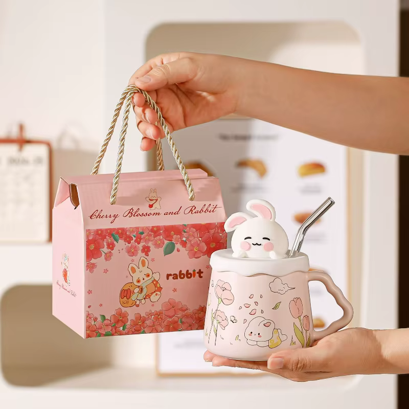 Tasse de lapin mignon de dessin animé avec couvercle
