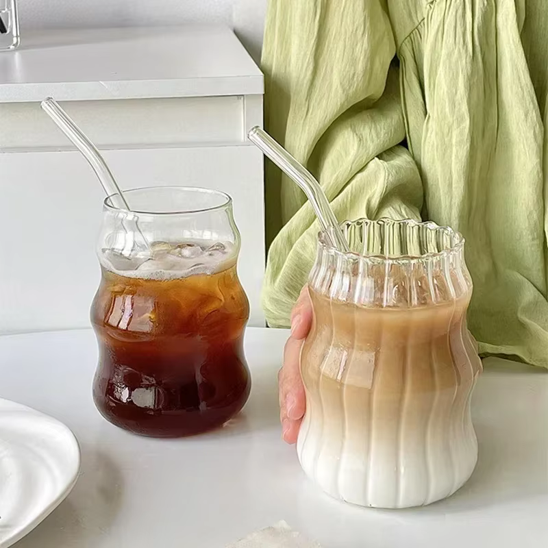 Verre transparent pour thé à bulles avec pailles
