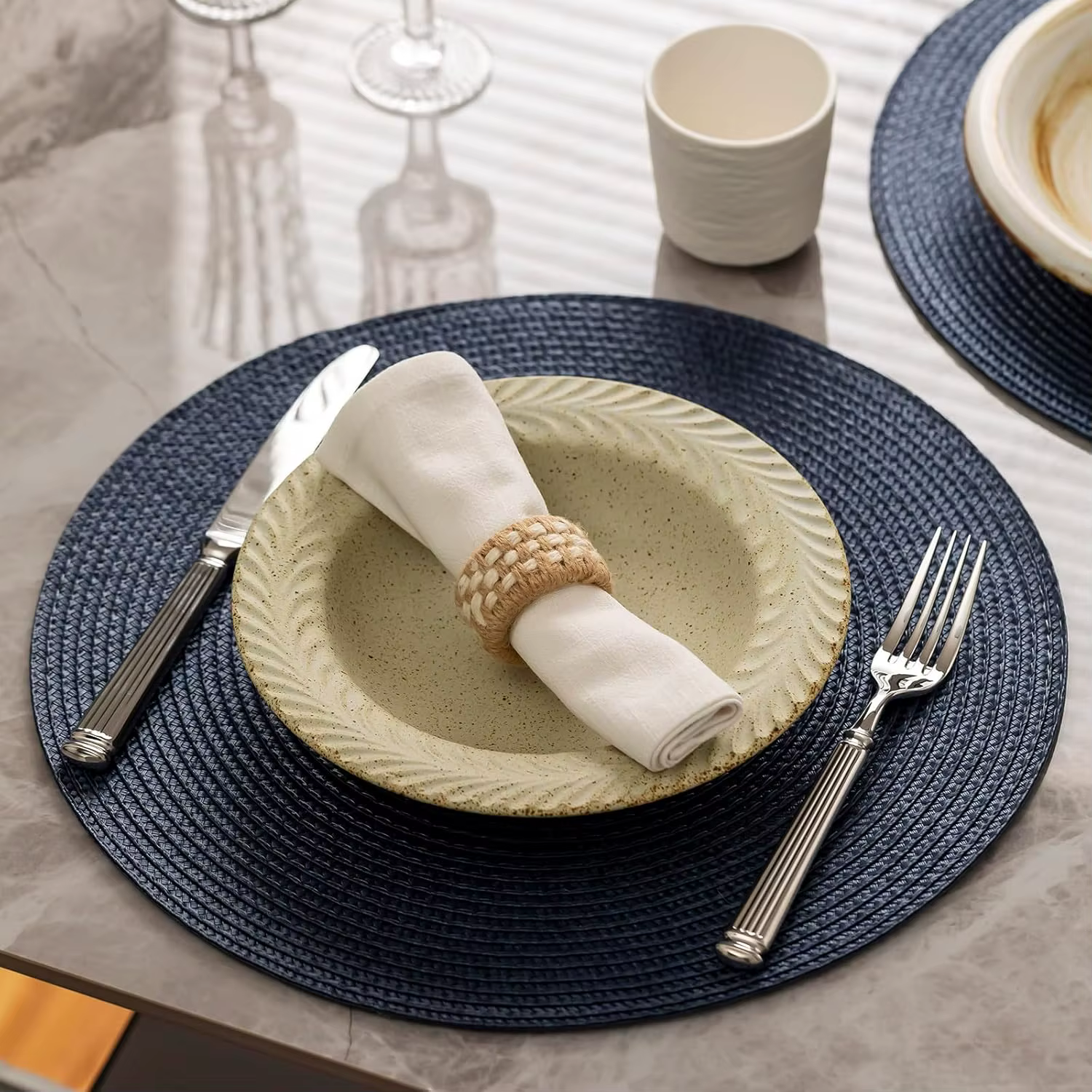 Ensemble de 4 sets de table ronds tissés en plastique