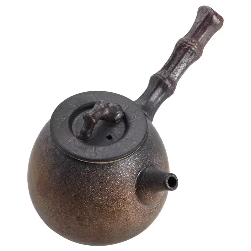 Pot à poignée latérale en fer doré japonais