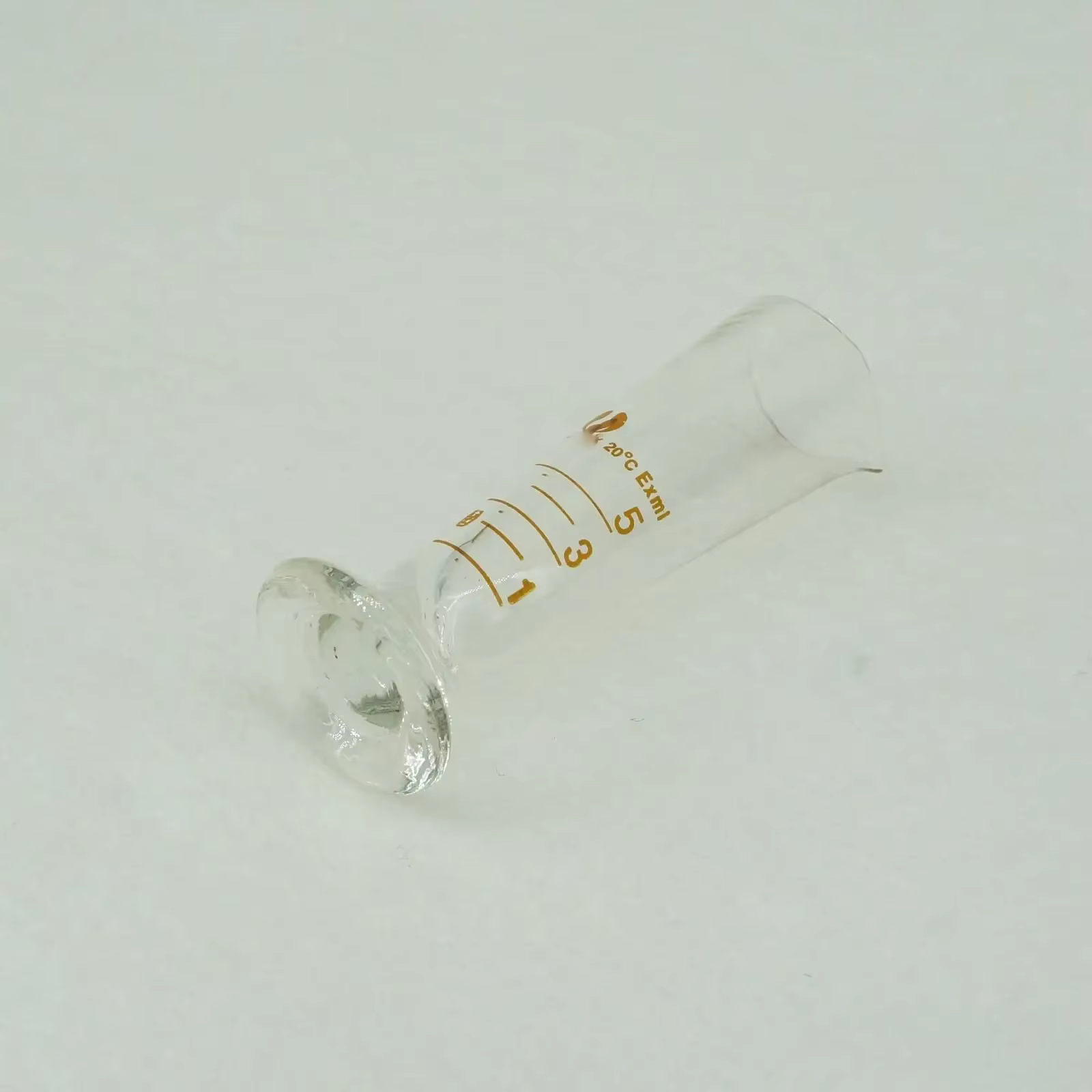 Verre de laboratoire à pied apothicaire, doseur conique gradué avec bec, 5ml