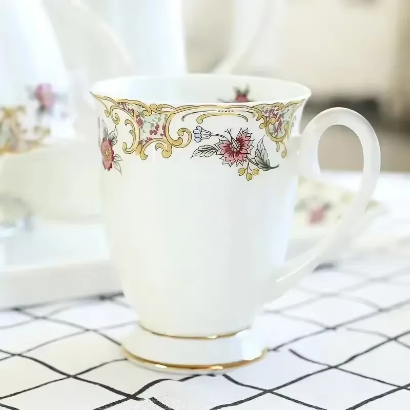 Tasses à café en porcelaine d'os