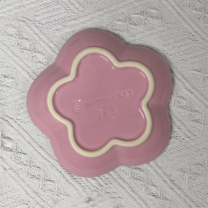 Petite assiette en fleur de prunier de 14cm