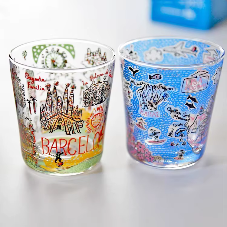 Verrerie illustrée sur le thème de la ville peinte à la main : verres à boire