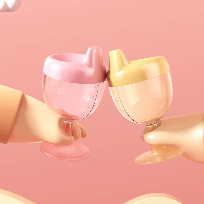 Gobelet à bec verseur en forme de verre à vin