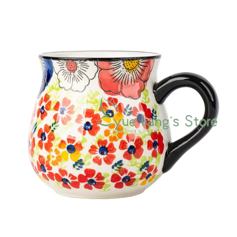 Tasse en céramique faite à la main avec motif de fleurs rétro