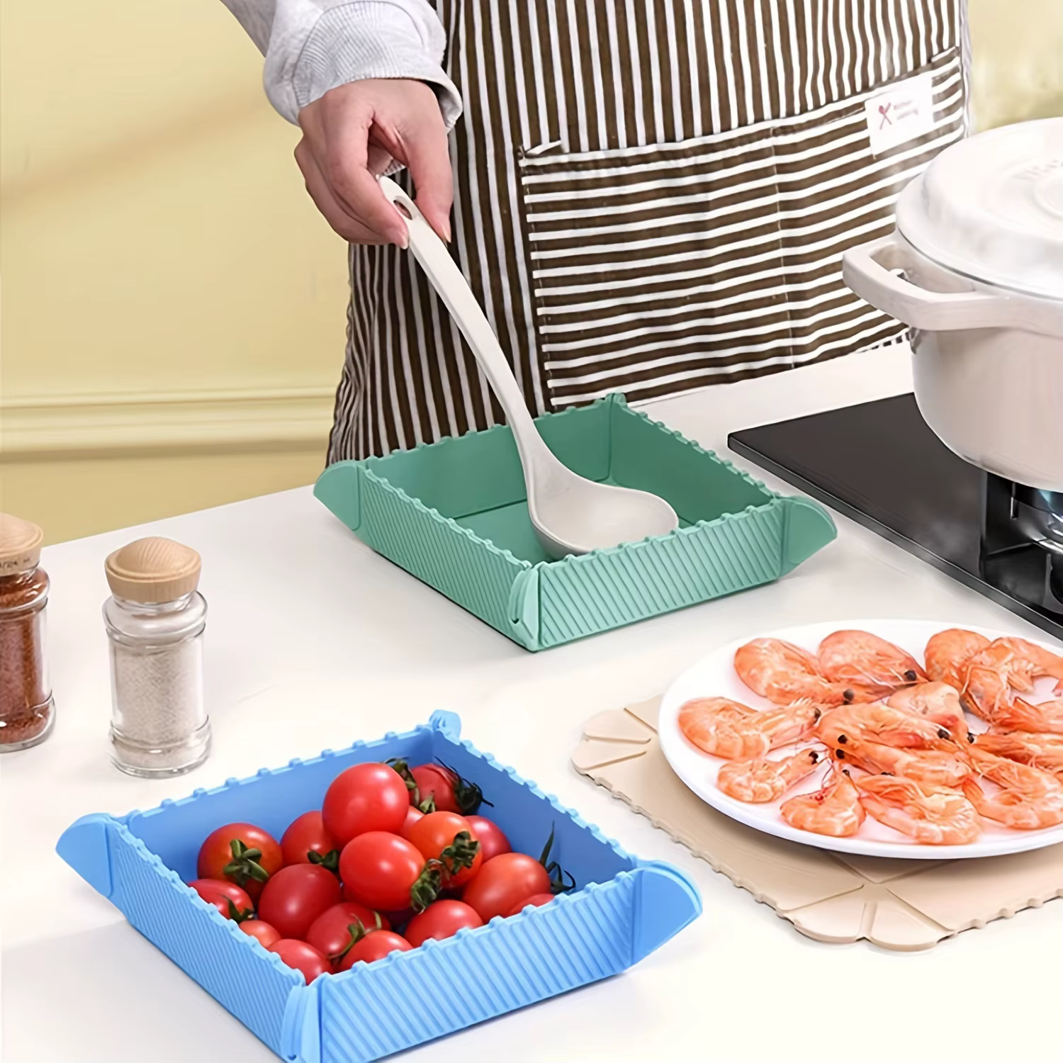 Sous-plats et dessous de plat pliables en silicone